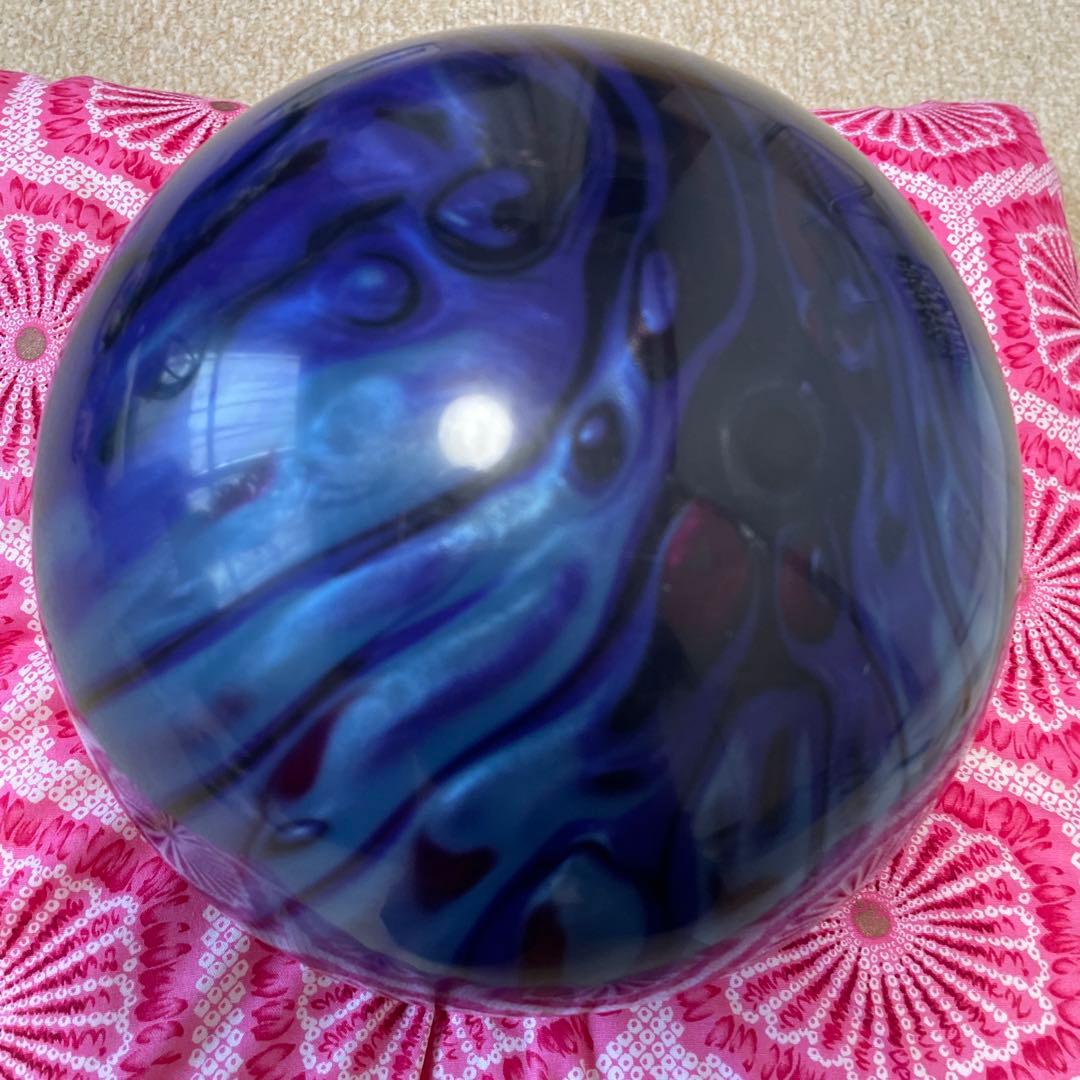 ボウリングボール 紫と黒 6.５キロ(14ポンド)月３０ゲーム半年程使用