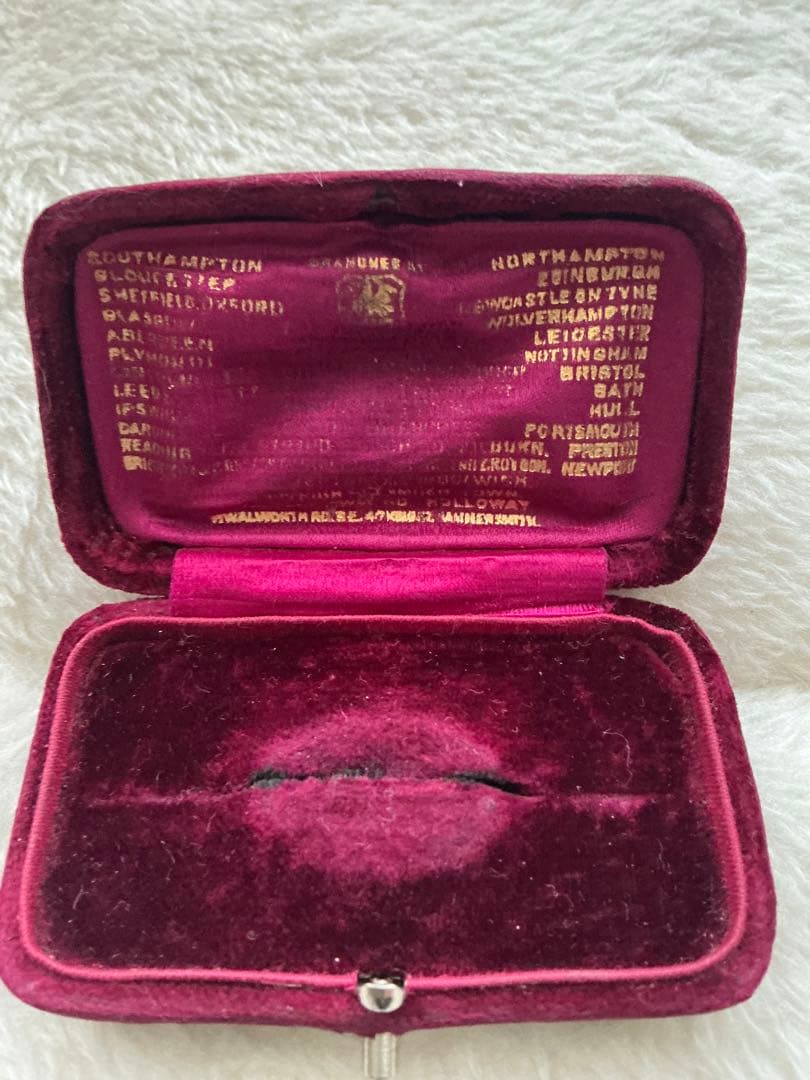 アンティークジュエリーボックス深紅のベルベットケース