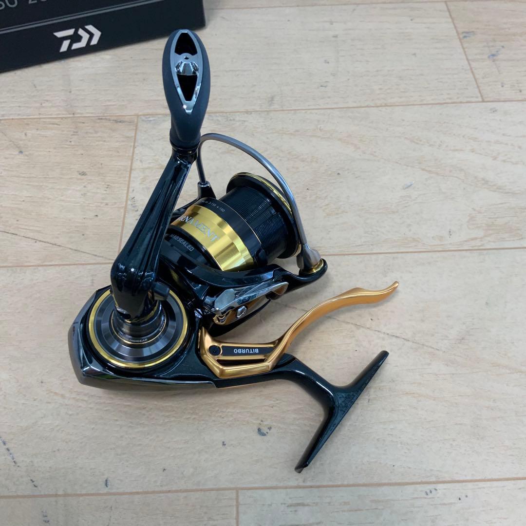 ダイワ　22トーナメントISO 2500XH-LBD