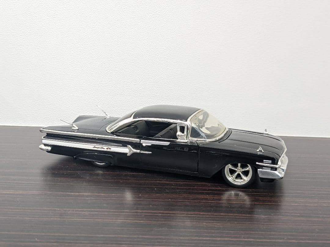 シボレーインパラ　1960 1/24 jadatoys