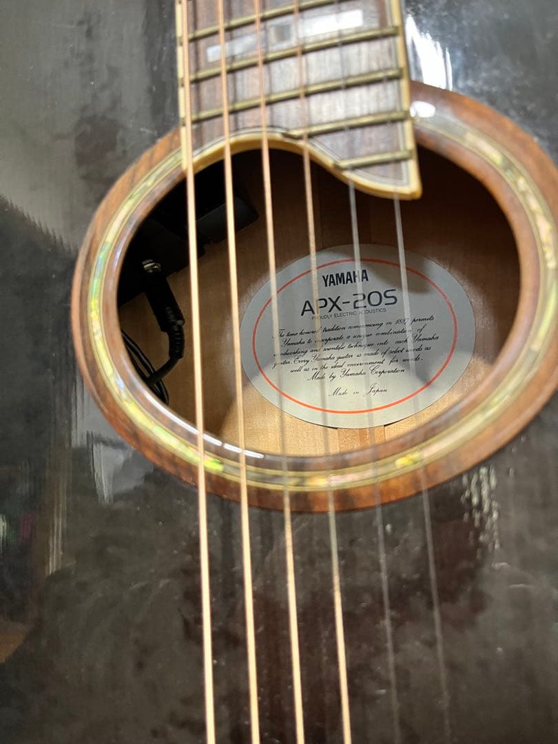 Yamaha APX 20Sエレクトリックアコースティックギター(Hケース付き)