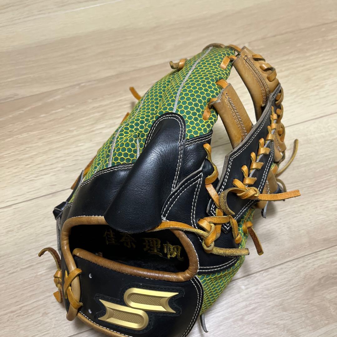 阪神タイガース　歳内　実使用　グローブ