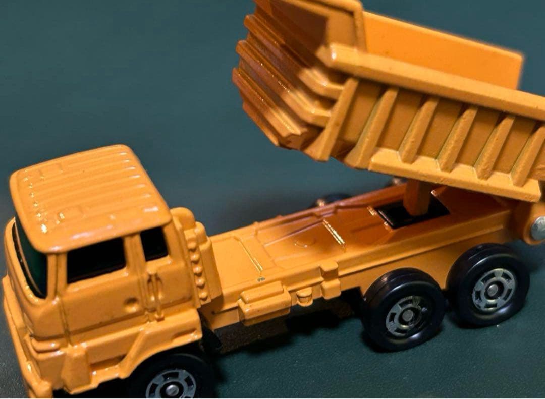 トミカ いすゞ オフロードダンプ 山吹色