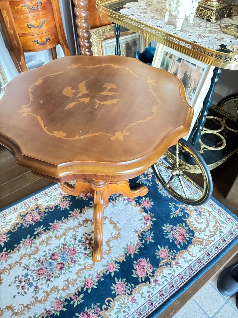 イタリア　象嵌　アンティーク木製八角形テーブル 花柄