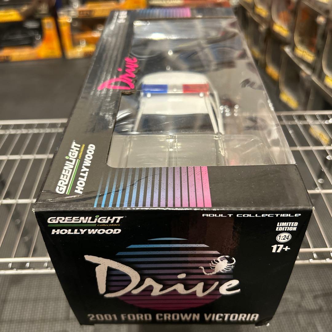 ミニカー GREENLIGHT 2001 FORD CROWN VICTORIA
