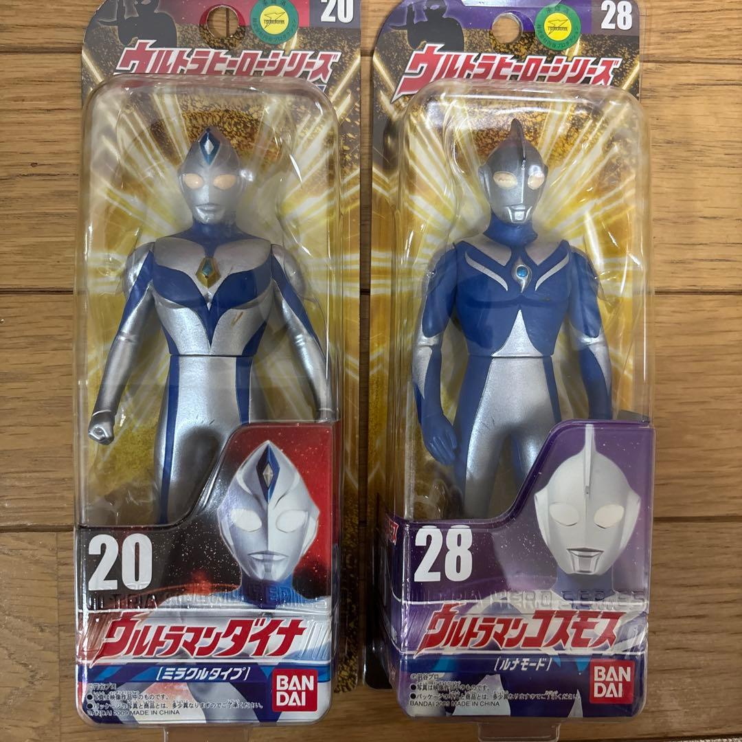 ウルトラヒーロー　20ウルトラマンダイナ　　28ウルトラマンコスモス