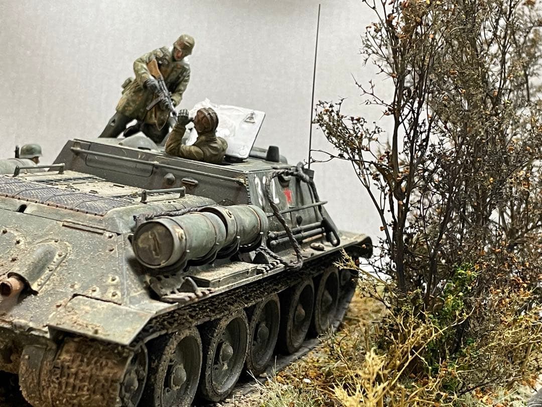 戦車ジオラマ　1/35 ロシアSU122と親衛隊兵士