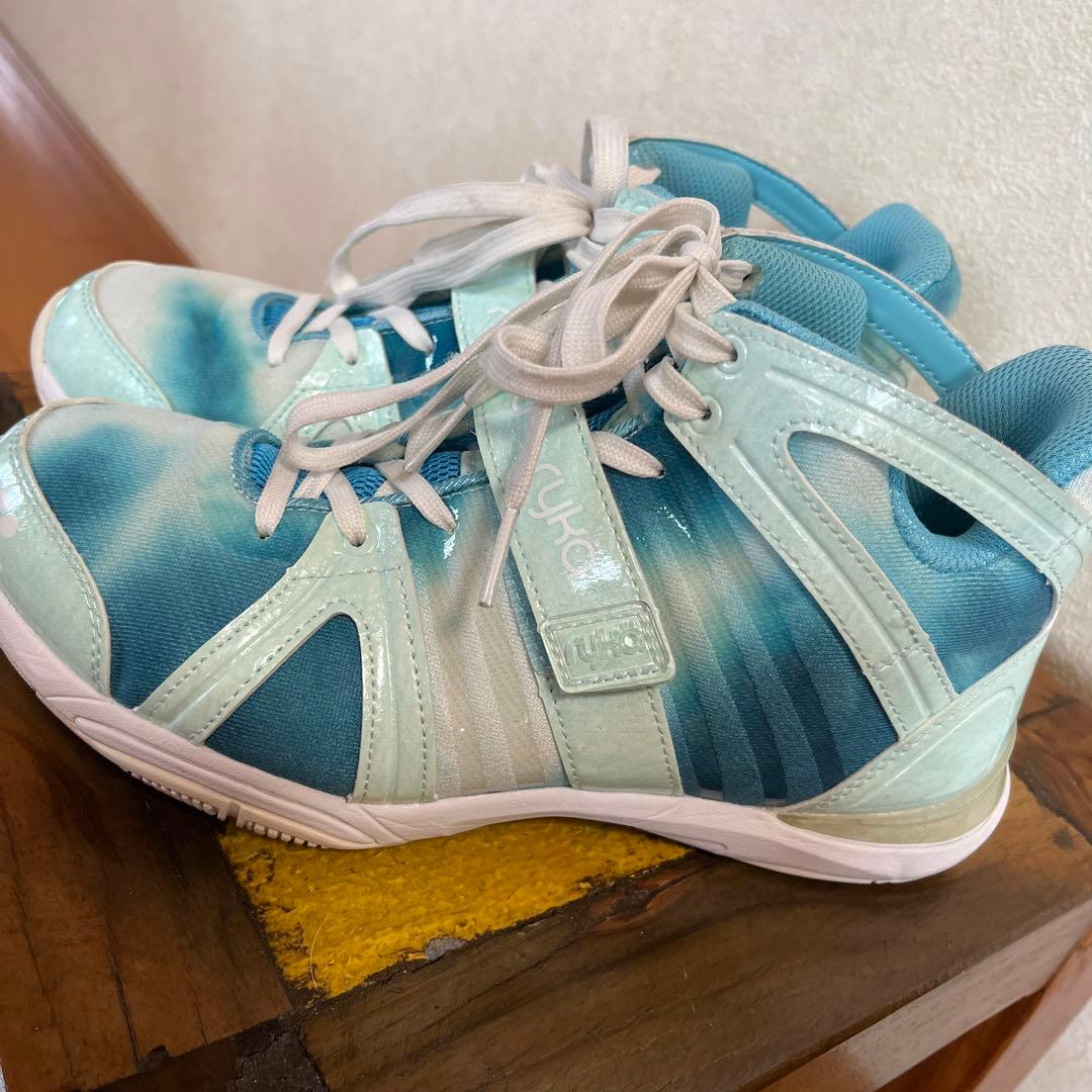 ライカシューズ　22.5センチ