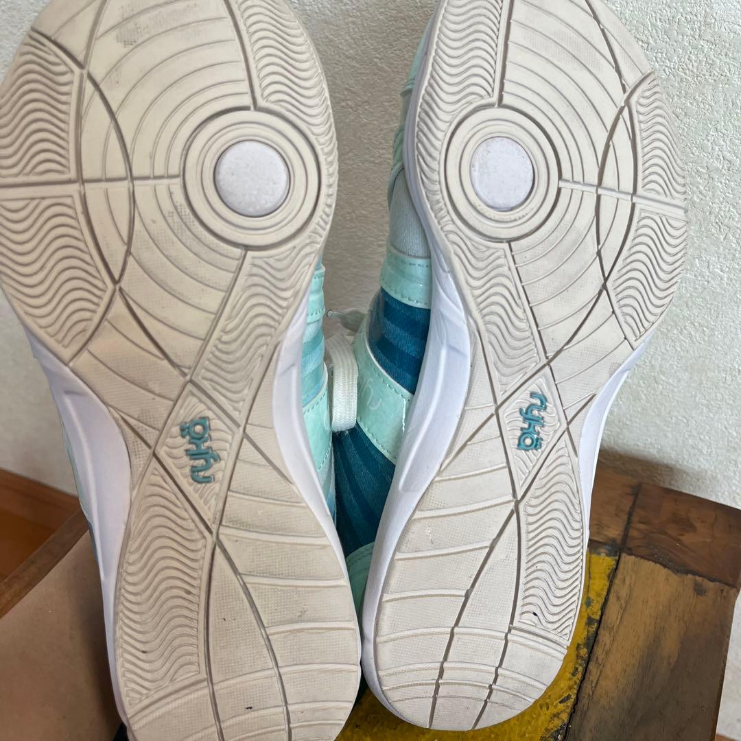 ライカシューズ　22.5センチ