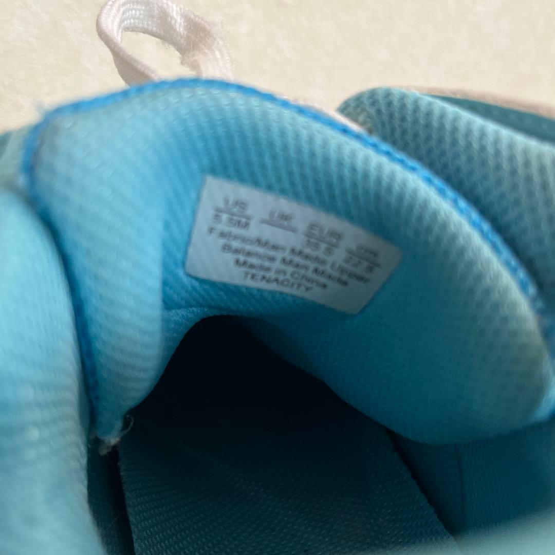 ライカシューズ　22.5センチ