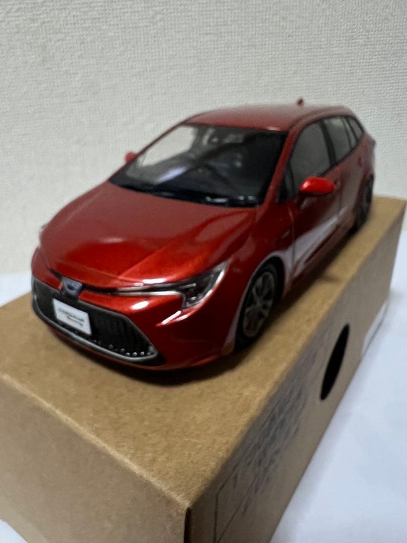 【非売品】 トヨタ カローラツーリング ミニカー 1/30赤