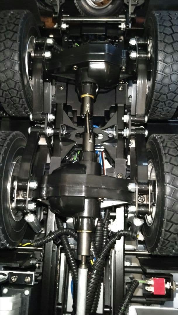 1/14RC メルセデス・ベンツ アロクス 4151 8x4 ダンプトラック