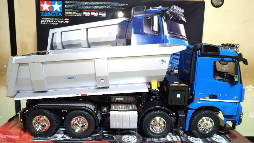 1/14RC メルセデス・ベンツ アロクス 4151 8x4 ダンプトラック
