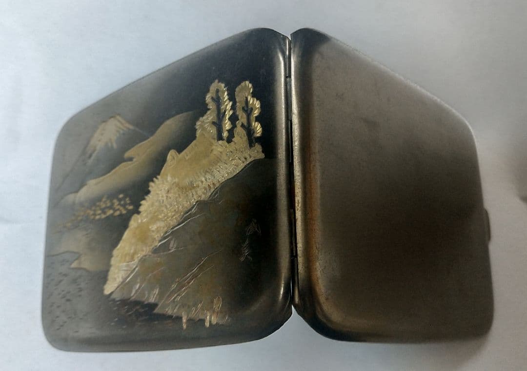 タバコ箱　成美彫刻在銘　銀製バンド