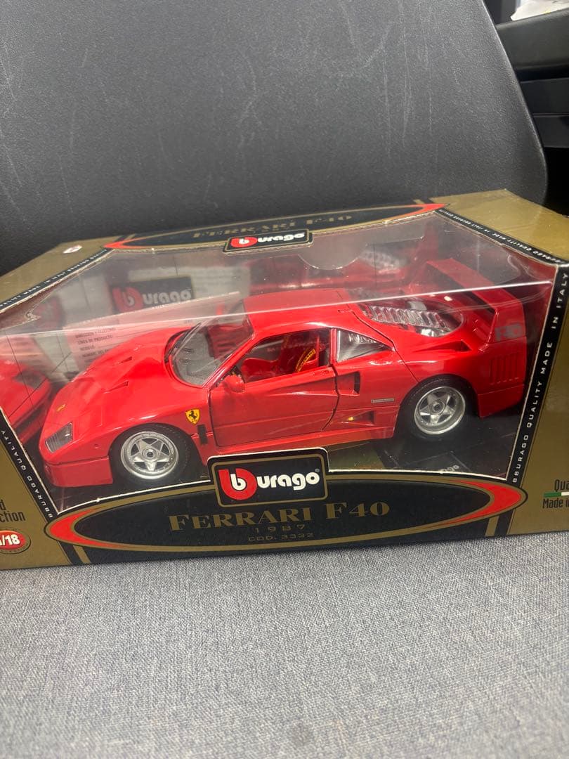 【美品】フェラーリ　F40 burago 1/18