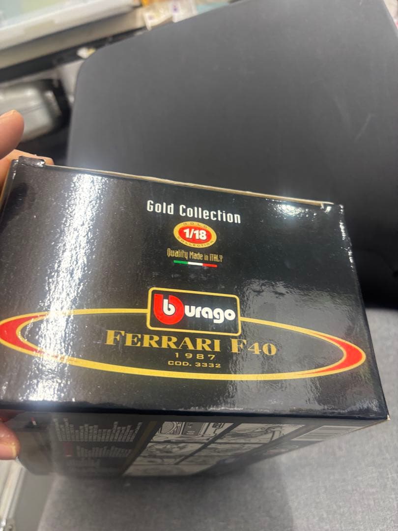 【美品】フェラーリ　F40 burago 1/18