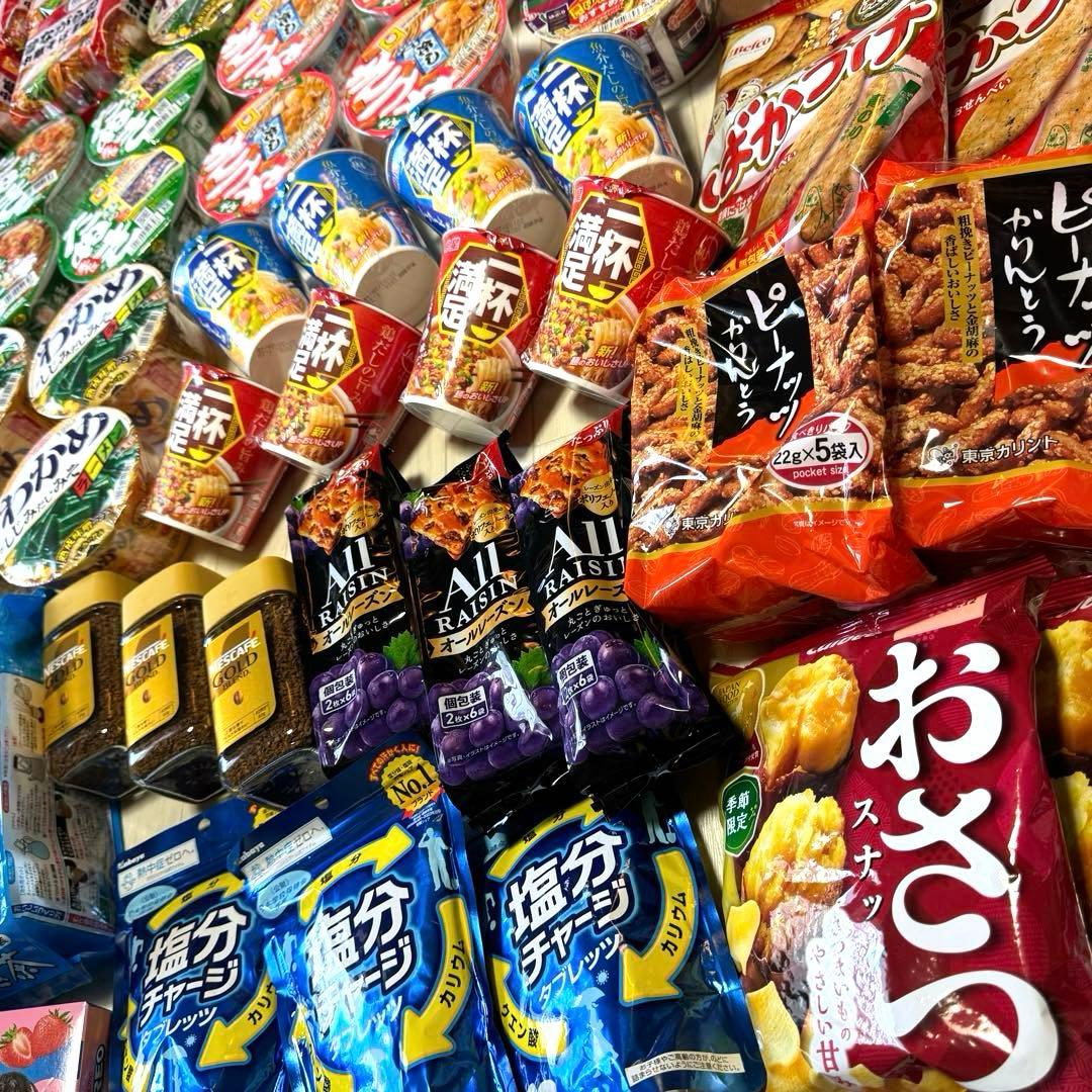 カップ麺・お菓子他 / 中華そば・赤いきつね・むぎ茶・インスタントコーヒー 等