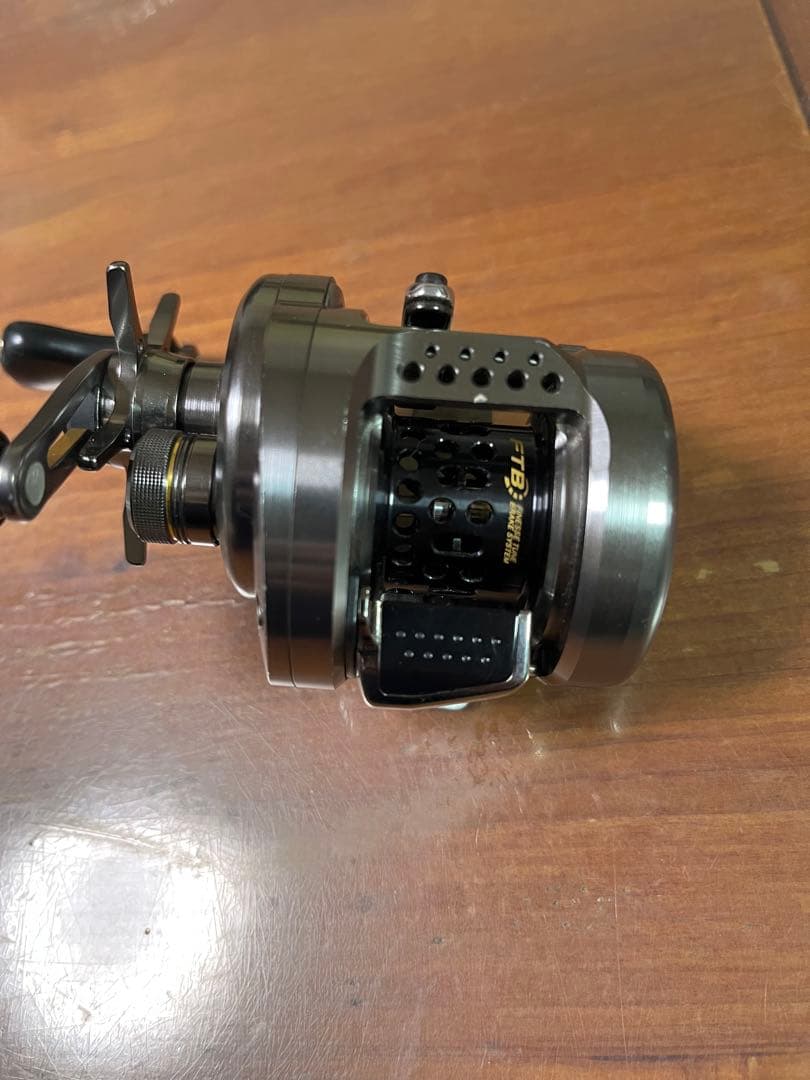 SHIMANO 17CALCUTTA CONQUEST BFS HG 左ハンドル