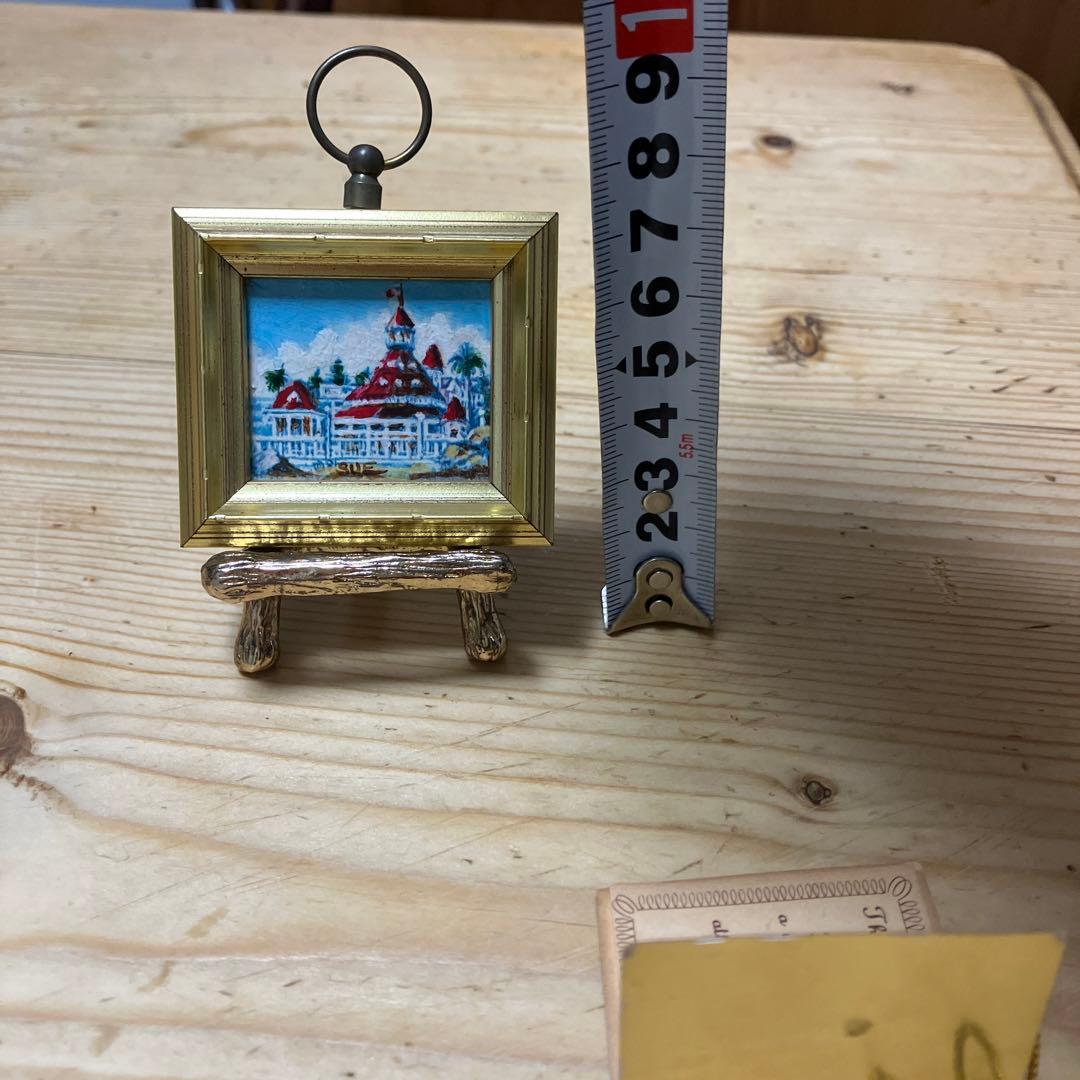 レア品　SUE McNARY ハンドペイントミニチュア額イーゼルペンダントトップ