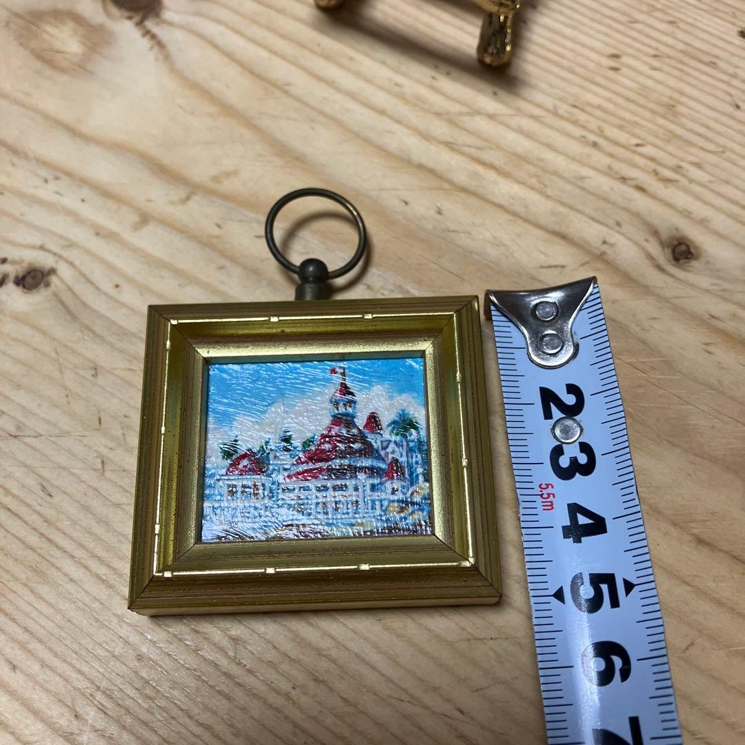 レア品　SUE McNARY ハンドペイントミニチュア額イーゼルペンダントトップ