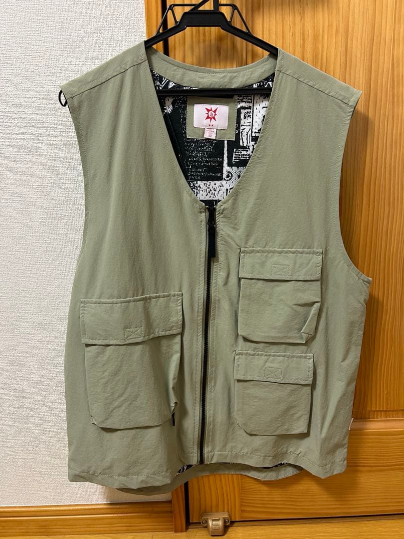 VOLCOM ナイロンベスト