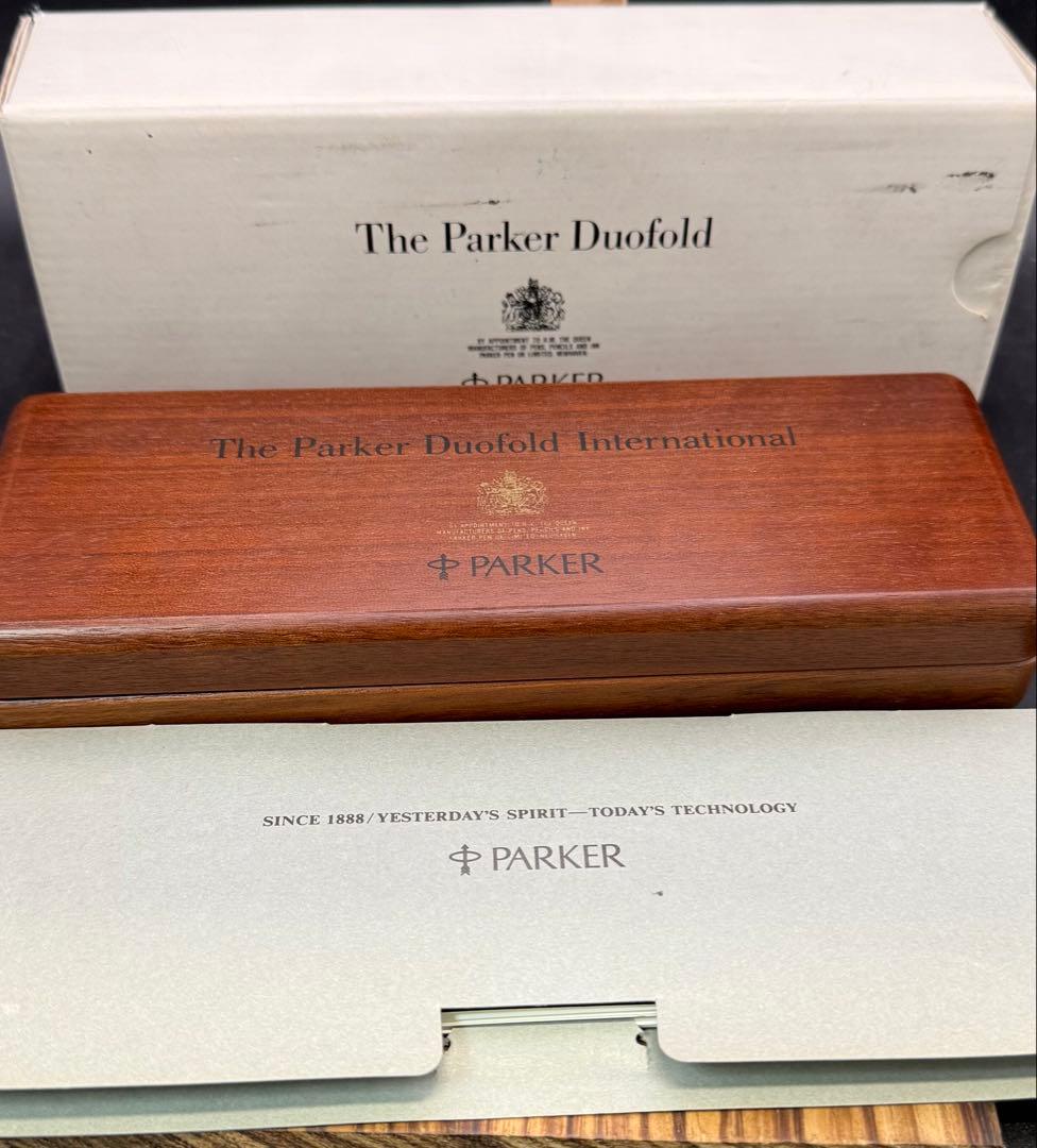 PARKER ローラーボール DUOFOLD インターナショナル レッドマーブル