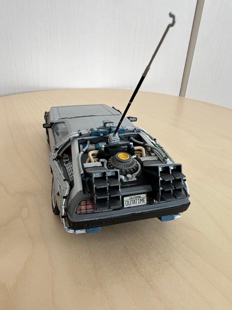 青島文化教材社 デロリアン 1/24 　完成品