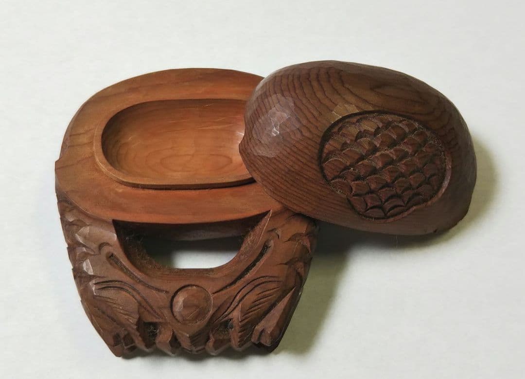 茶道具 香合 一位 一刀彫 木魚 公之刀