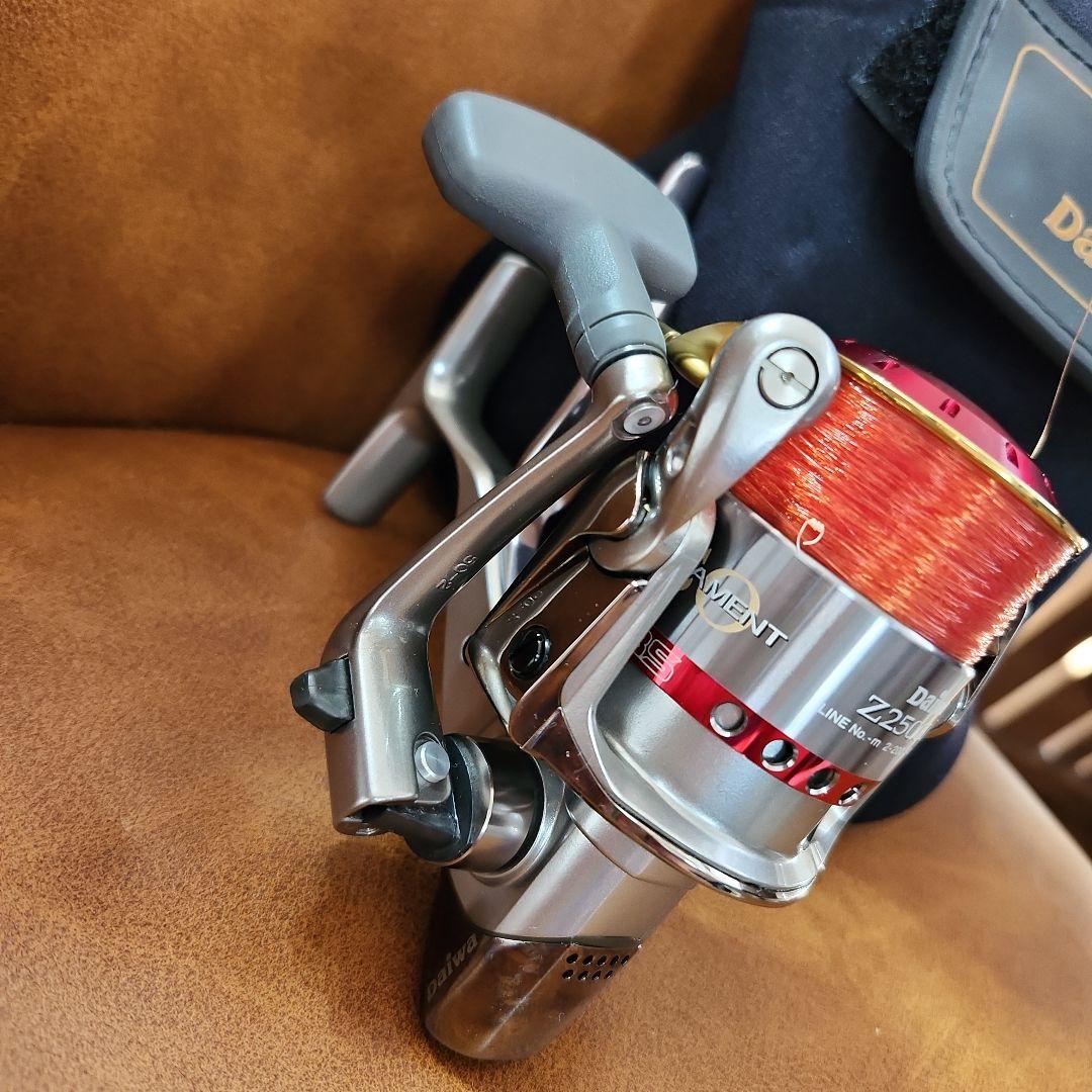 Daiwa トウナメントZ2500LB スピニングリール