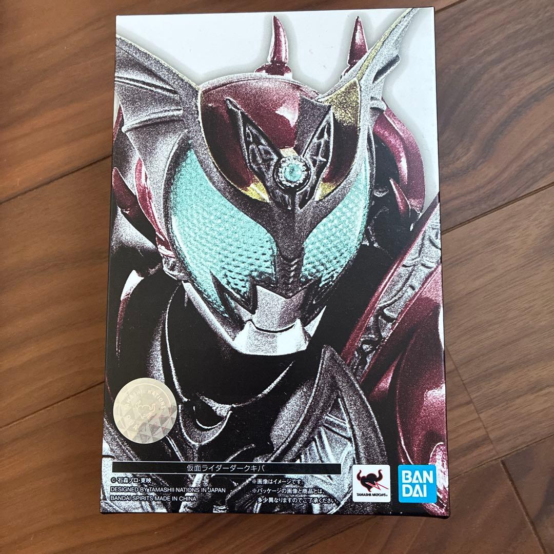 真骨彫刻製法　仮面ライダーダークキバ　フィギュアーツ