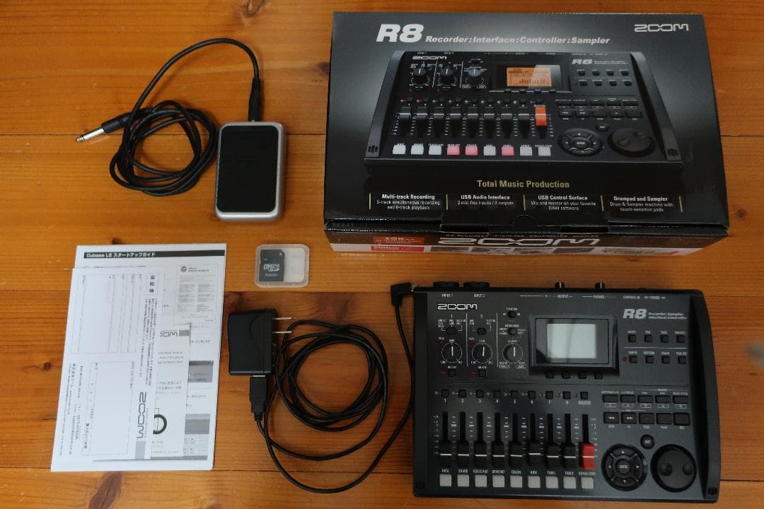 ZOOM マルチトラックレコーダー R8 ＆ フットスイッチ FS01