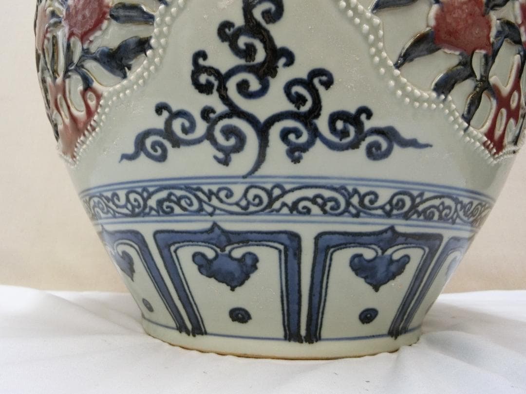 見栄え！！【中国陶磁器　大壷　鑑賞　美術品　辰砂染付花実文　高盛細工】◆古董