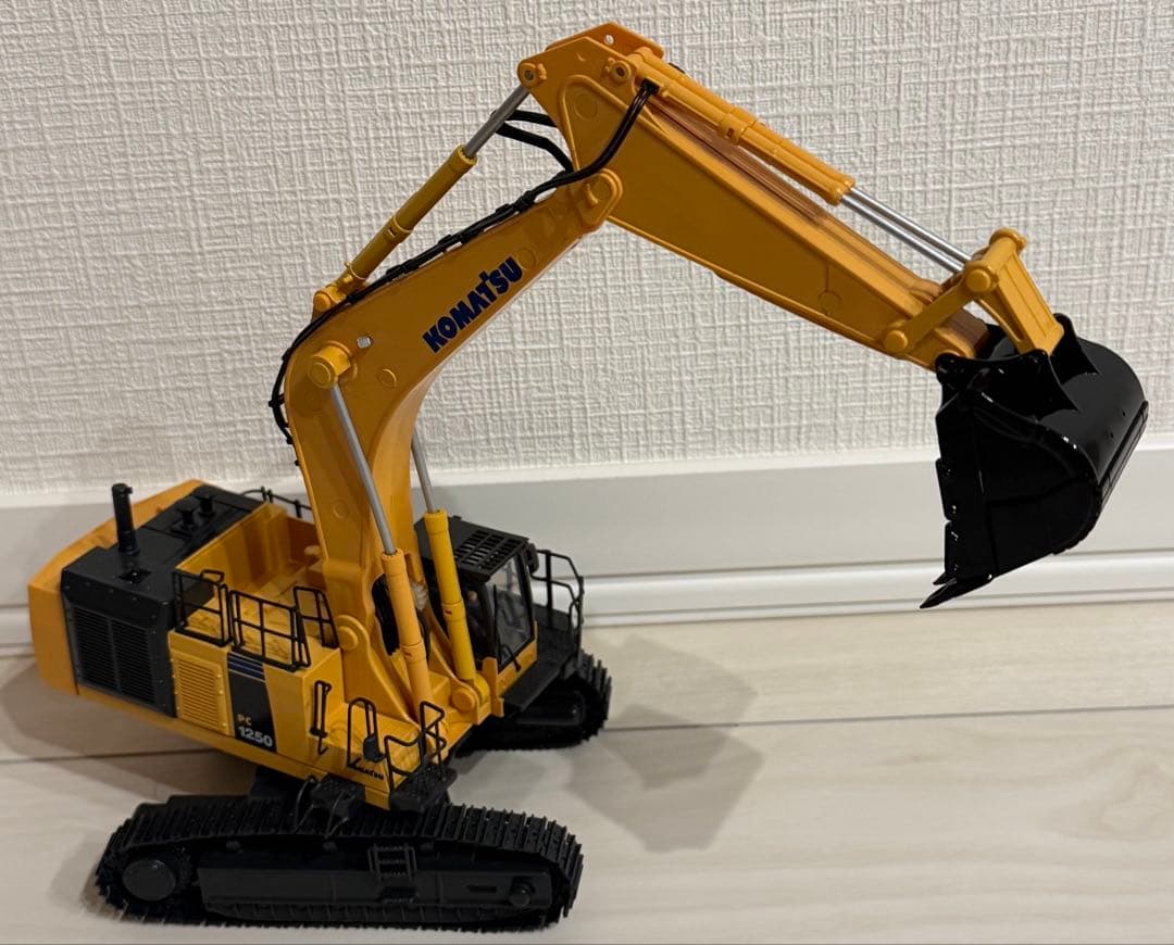 京商　KOMATSU PC1250-8 ラジコン