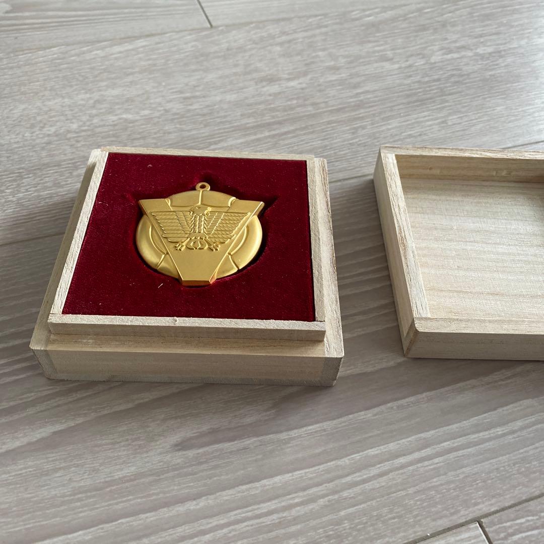 金色メダル 鷲のエンブレム 木製ケース付き 71回黒鷲旗優勝金メダル