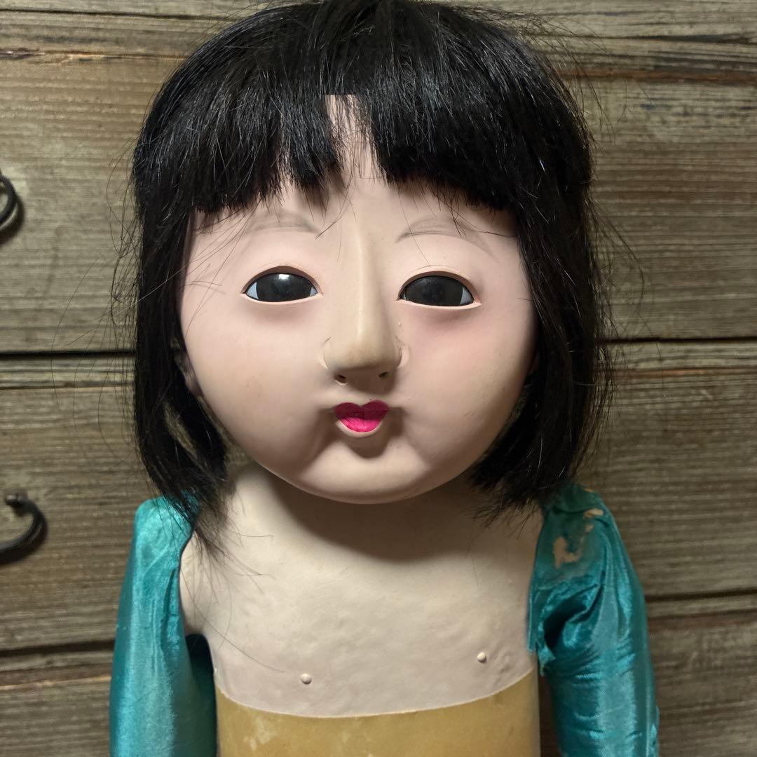 幼顔の可愛い子　市松人形　銘あり　直◯斎？