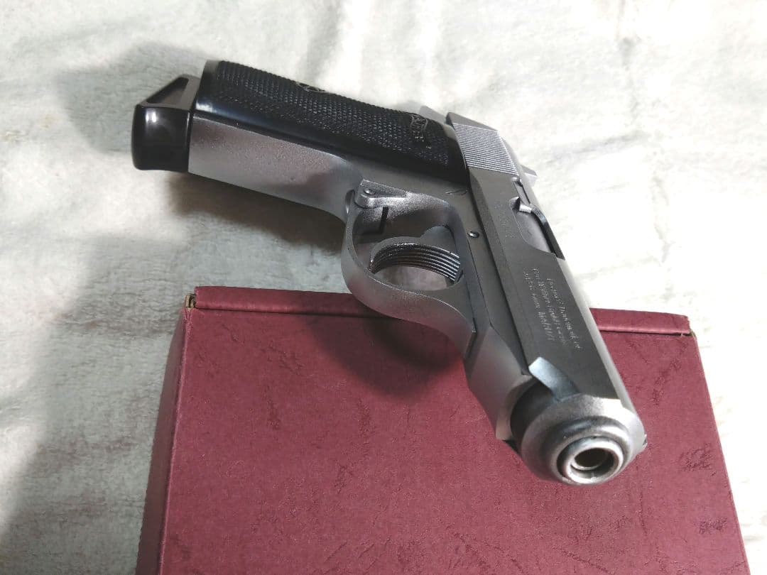 ワルサーPPK/S (シルバー塗装したもの)