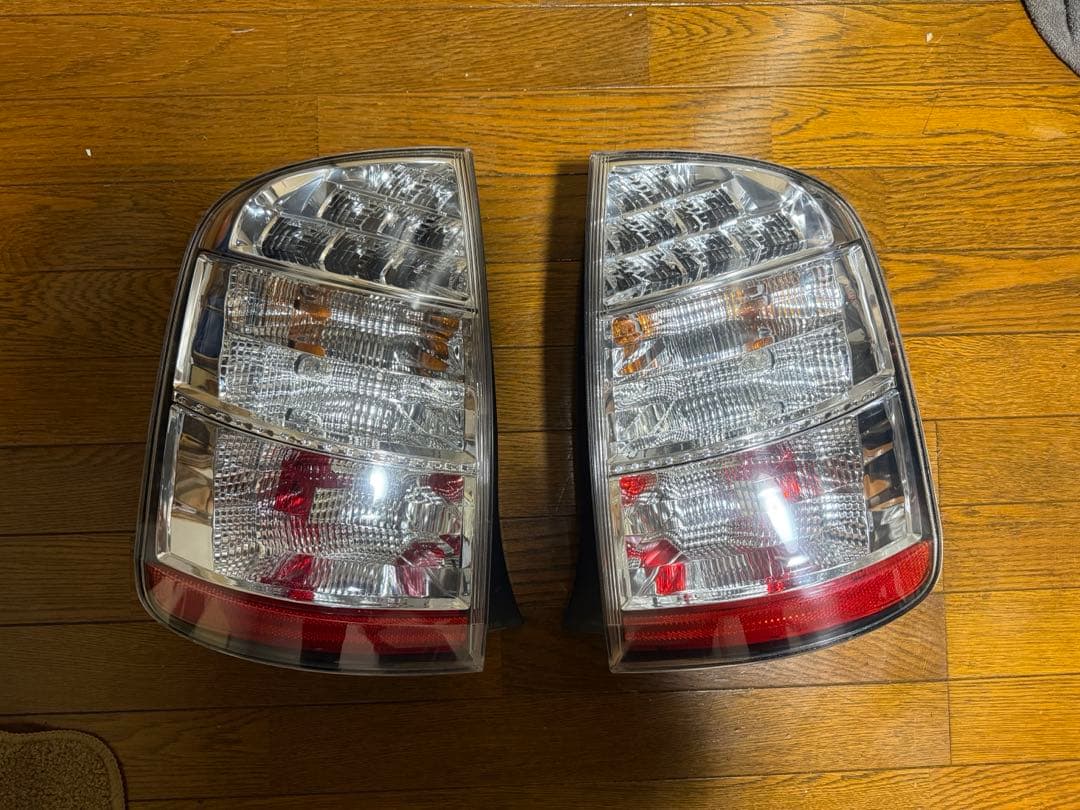 トヨタ プリウスNHW20 テールライト右左セット H19 (3)