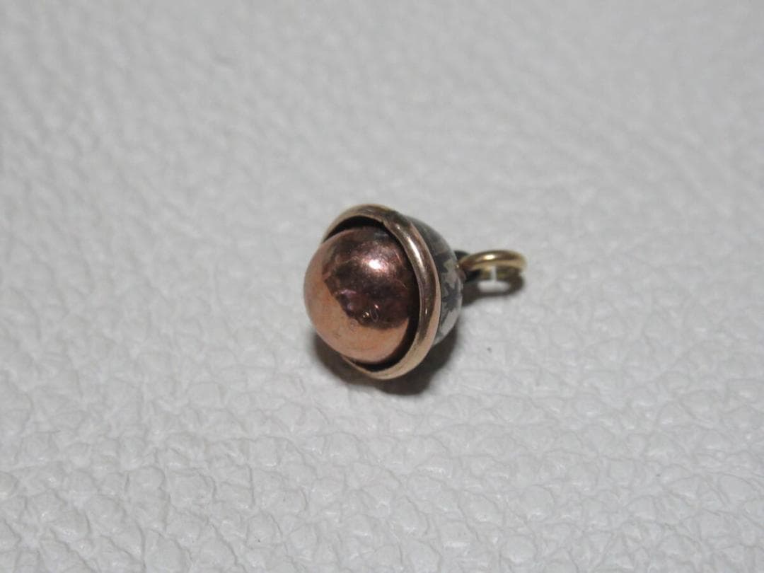 美品 大正時代◆金、銀、赤銅製細工 小さい丸型 下部開閉 星がデザイン チャーム