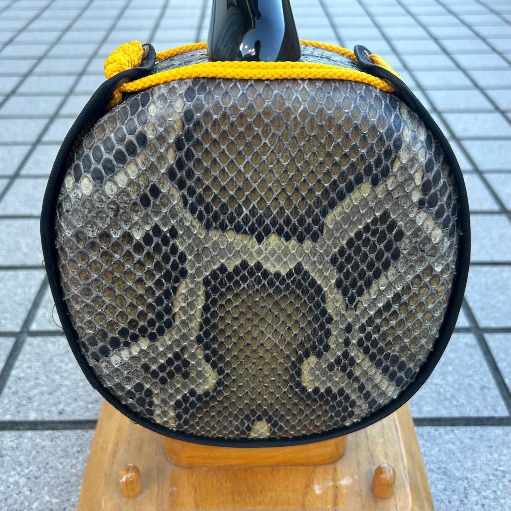 沖縄　三線　カミゲン　カモの口　ユナー　黒木　本皮一枚張り　伝統工芸士