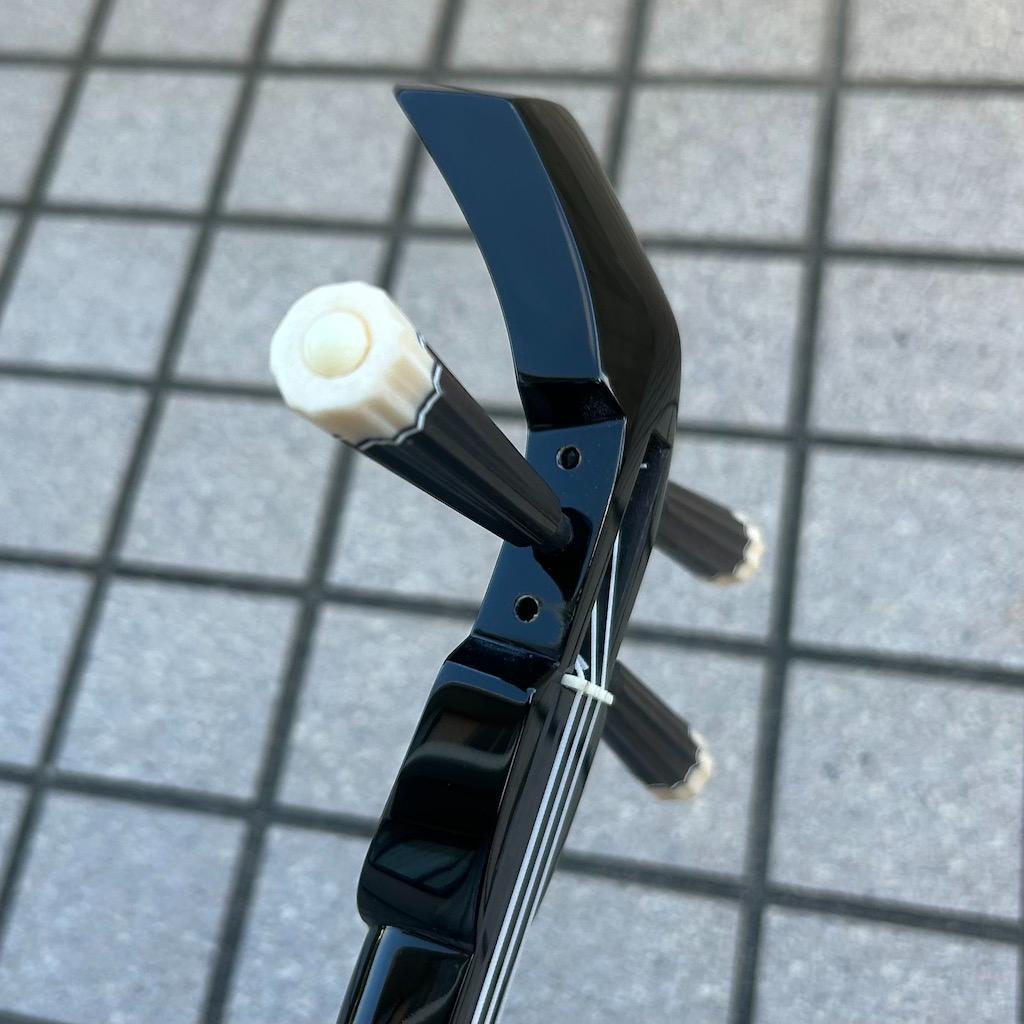 沖縄　三線　カミゲン　カモの口　ユナー　黒木　本皮一枚張り　伝統工芸士