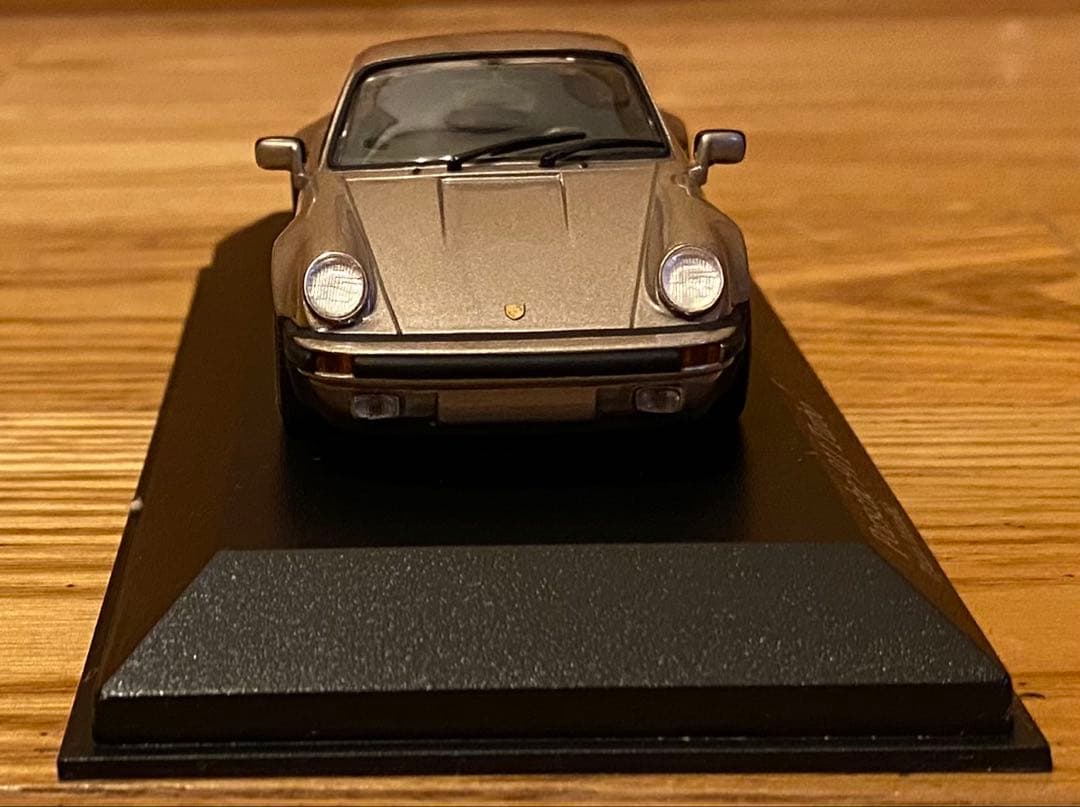 MINICHAMPS ポルシェ911 Turbo 1977 1/43