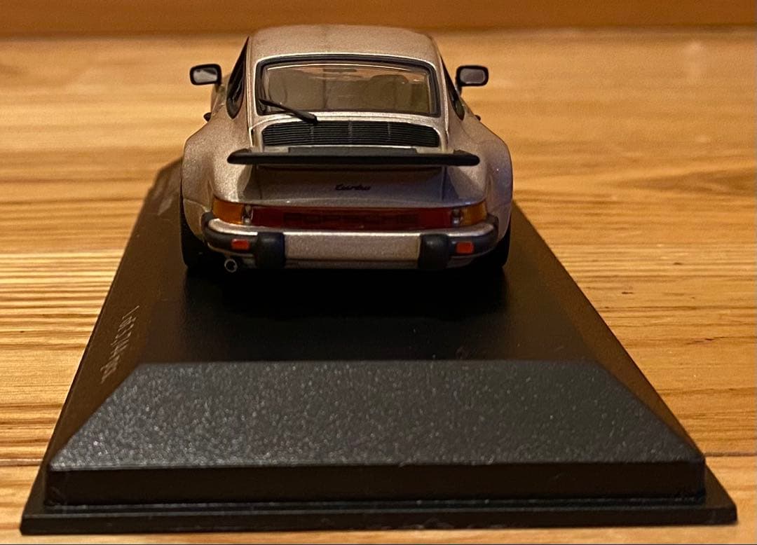 MINICHAMPS ポルシェ911 Turbo 1977 1/43