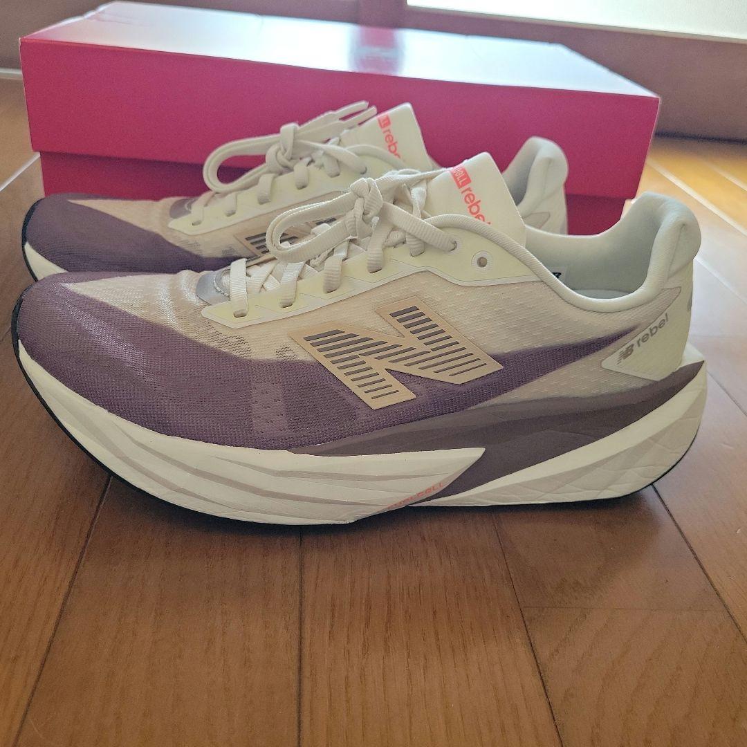 ニューバランス　フューエルセル レベル v5 26.0cm