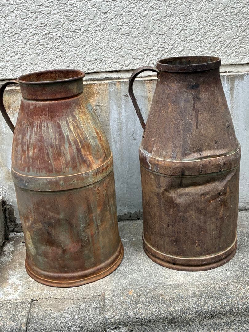 「アンティーク風 大型ブリキ製ミルク缶 2個セット レトロ インテリアにも◎」