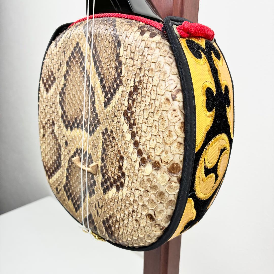 沖縄 三線 本蛇皮 黒漆 カラクイ1本欠品