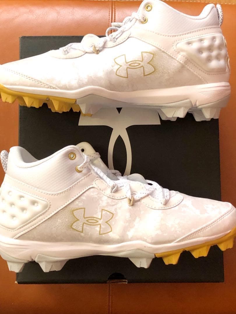 新品2025年USA国内限定アンダーアーマー野球ハーパー8MidRm28.5cm