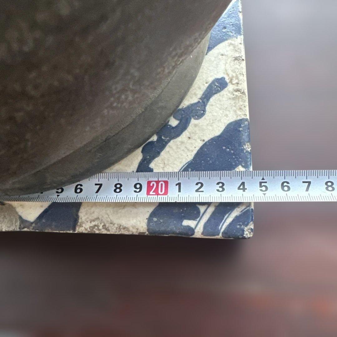 ヴィンテージ　装飾的な鉄製鍋 花模様タイル付き