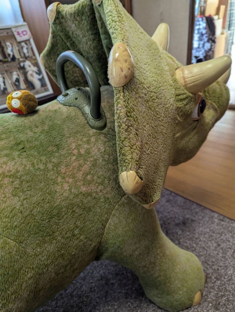 【宮城送料無料】子供が乗れる動くトリケラトプス 　恐竜玩具 ￥108,000