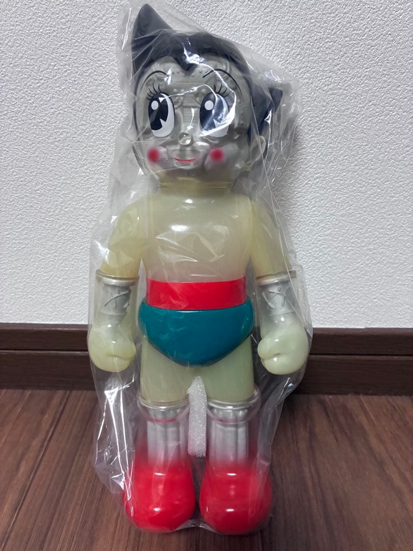 【新品同様】Middle Scale 鉄腕アトムsecret baseソフビ