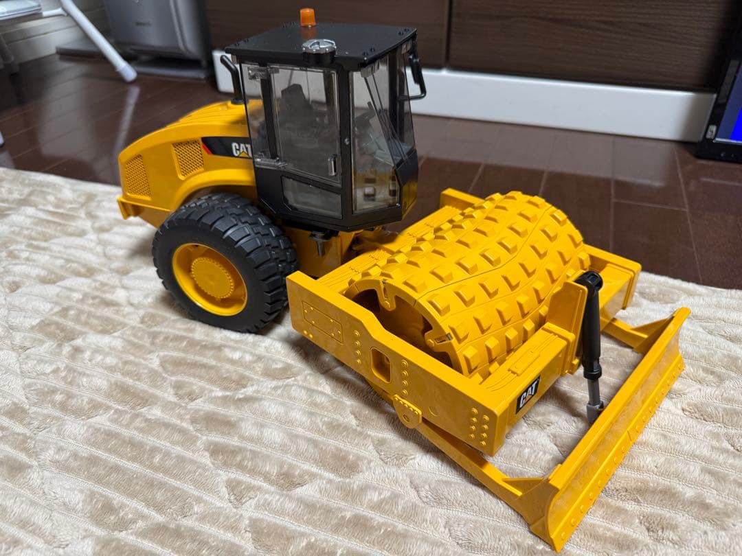 Bruder ブルーダー社　重機　CAT 振動ソイルコンパクター　ミニカー　模型